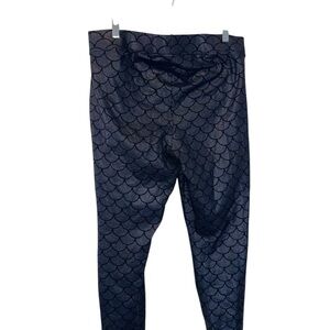 Torrid Black and Gold  Pattern size 2X Leggings